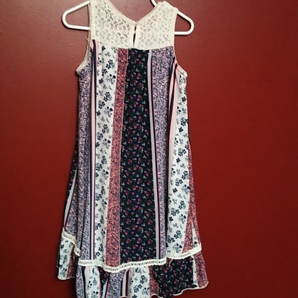🌼Girls Size 6 Dress With Lace and Floral Patterns 🌼 - Picture 7 of 7